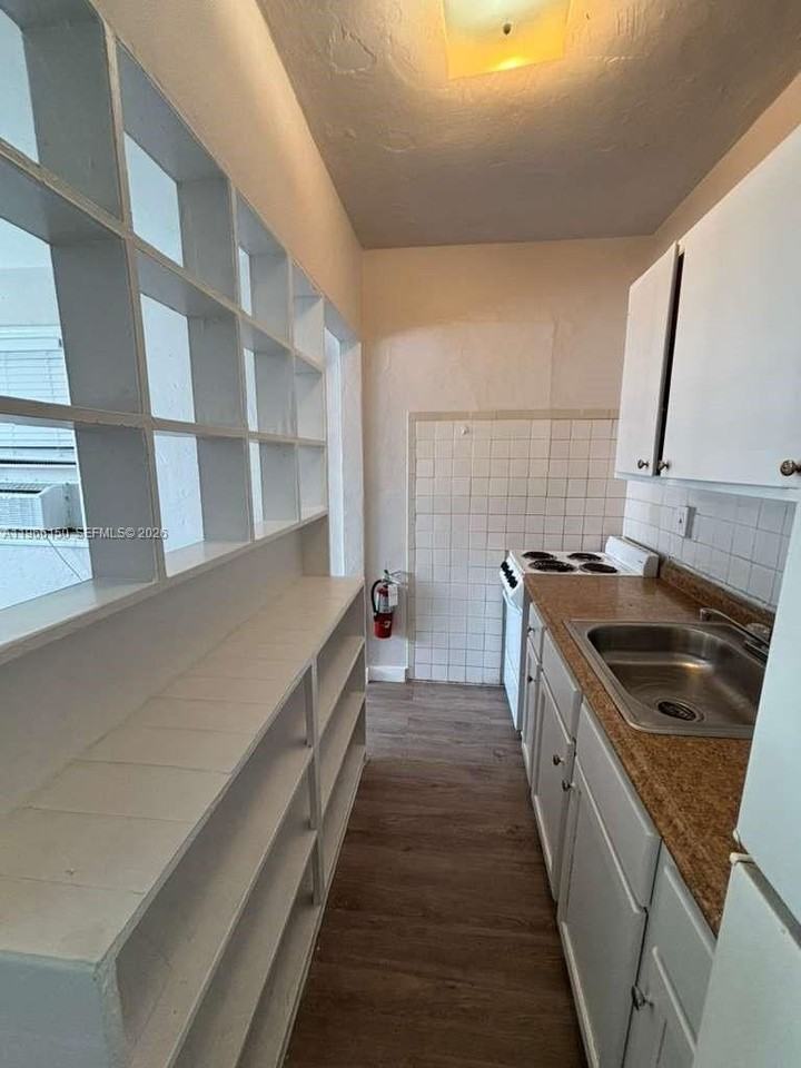 301 Sharar Ave #4 - Photo 5 of 12