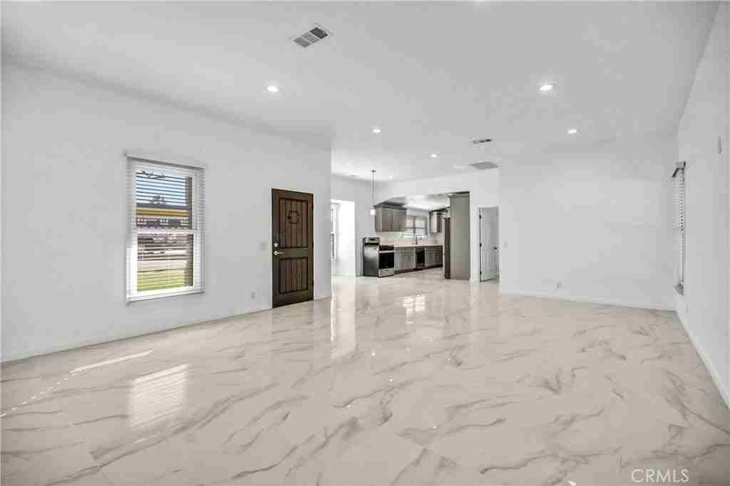 696 E 9th St - Photo 5 of 26