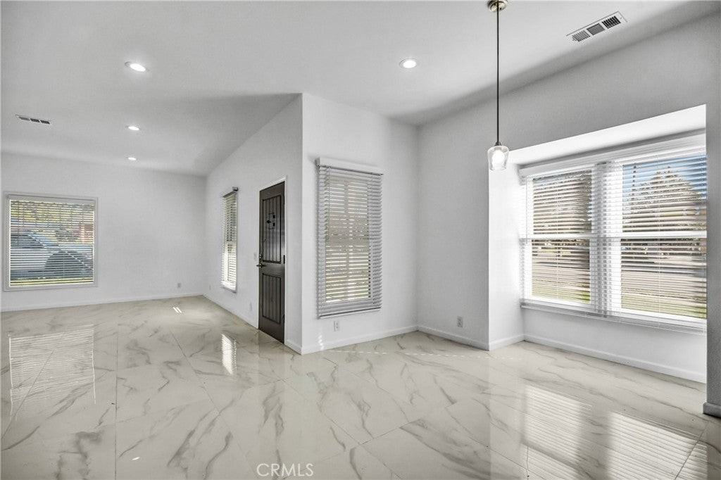 696 E 9th St - Photo 6 of 26