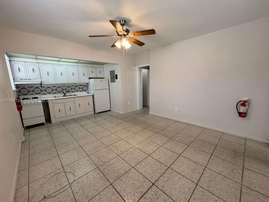 301 Sharar Ave #5 - Photo 3 of 11