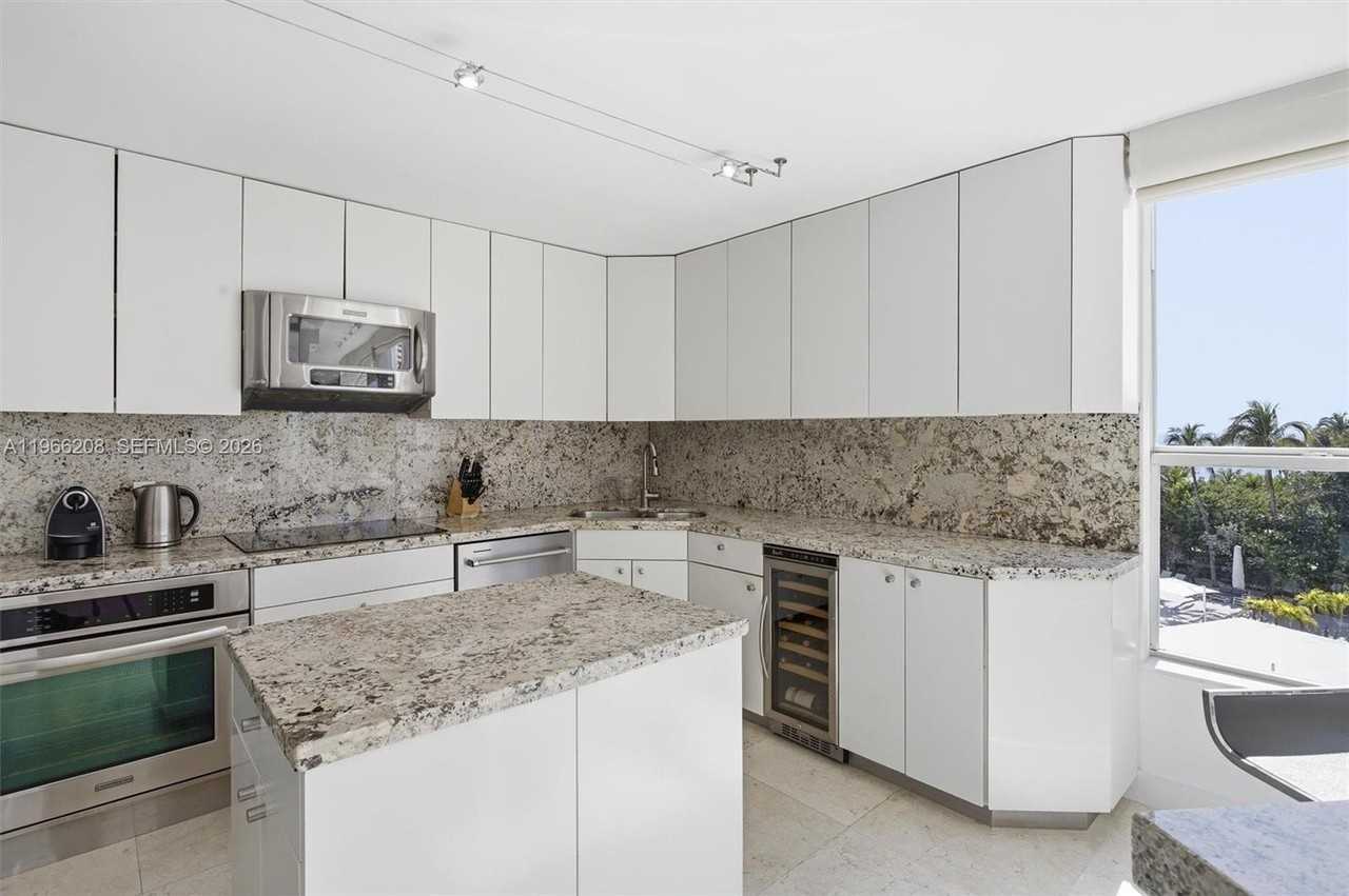 613 Ocean Dr #5D - Photo 4 of 21