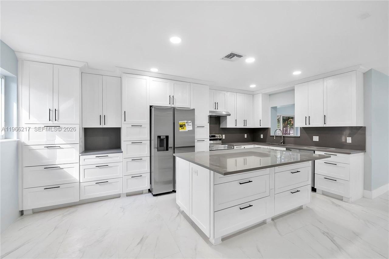 4725 Nw 5th Ct - Photo 7 of 40