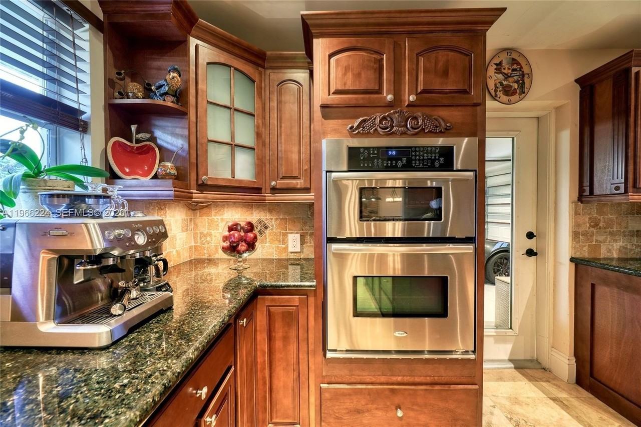 5826 Sw 17th St #0 - Photo 4 of 46