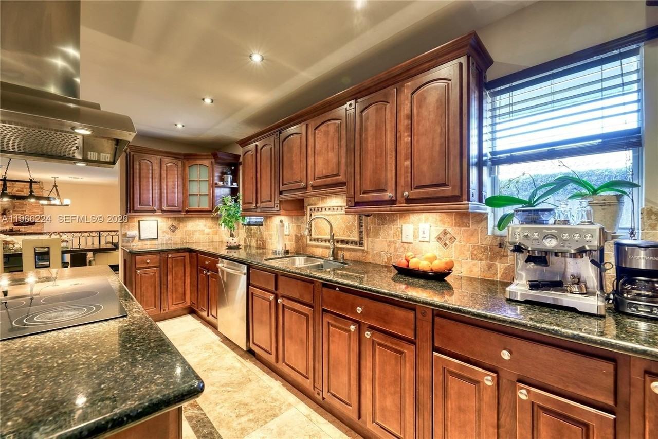 5826 Sw 17th St #0 - Photo 6 of 46