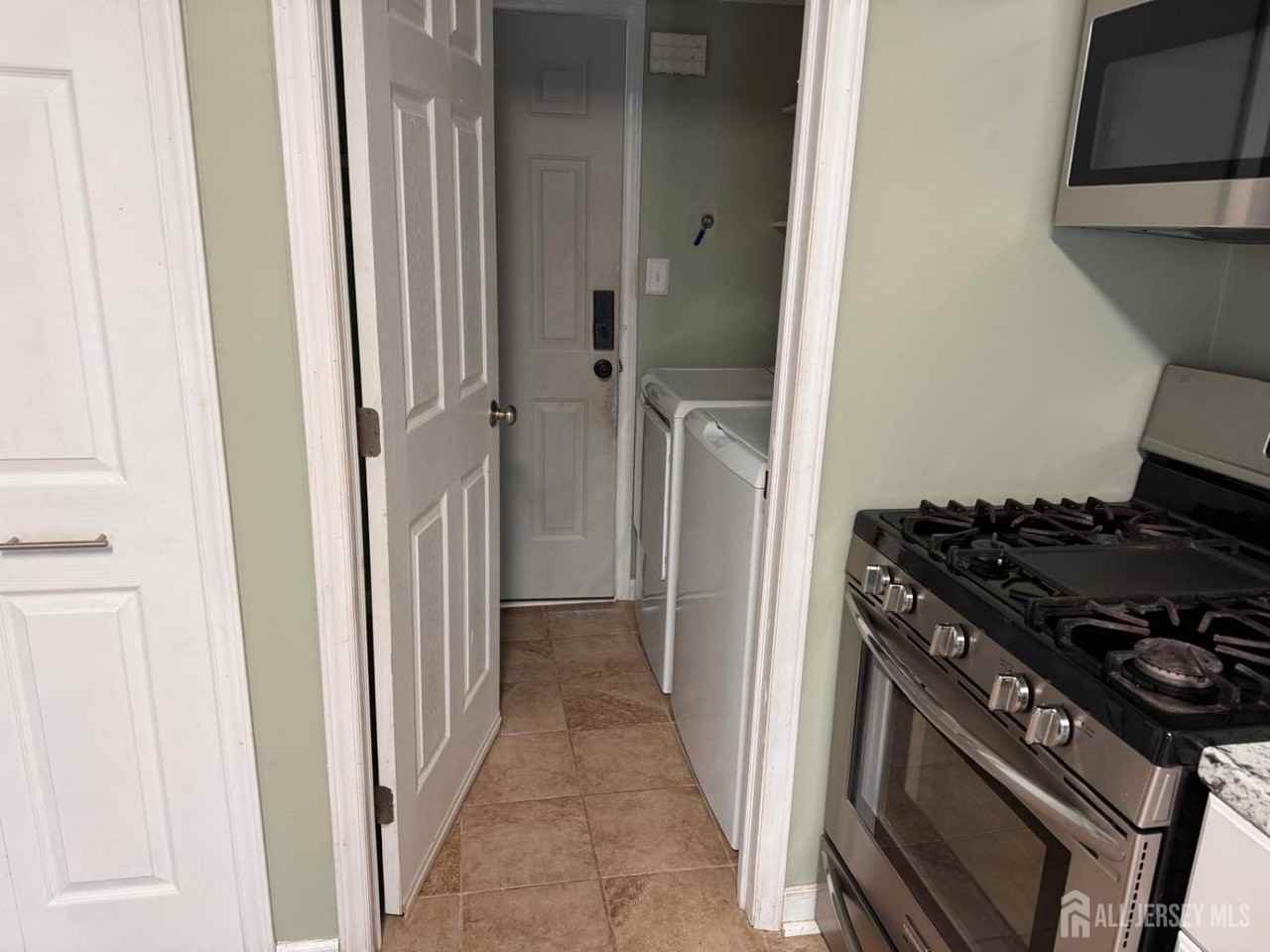 276 Westgate Dr - Photo 6 of 11