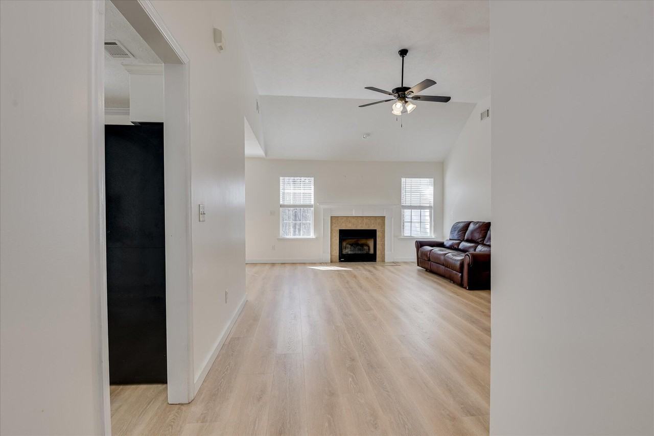 909 Watsonia Dr - Photo 2 of 35