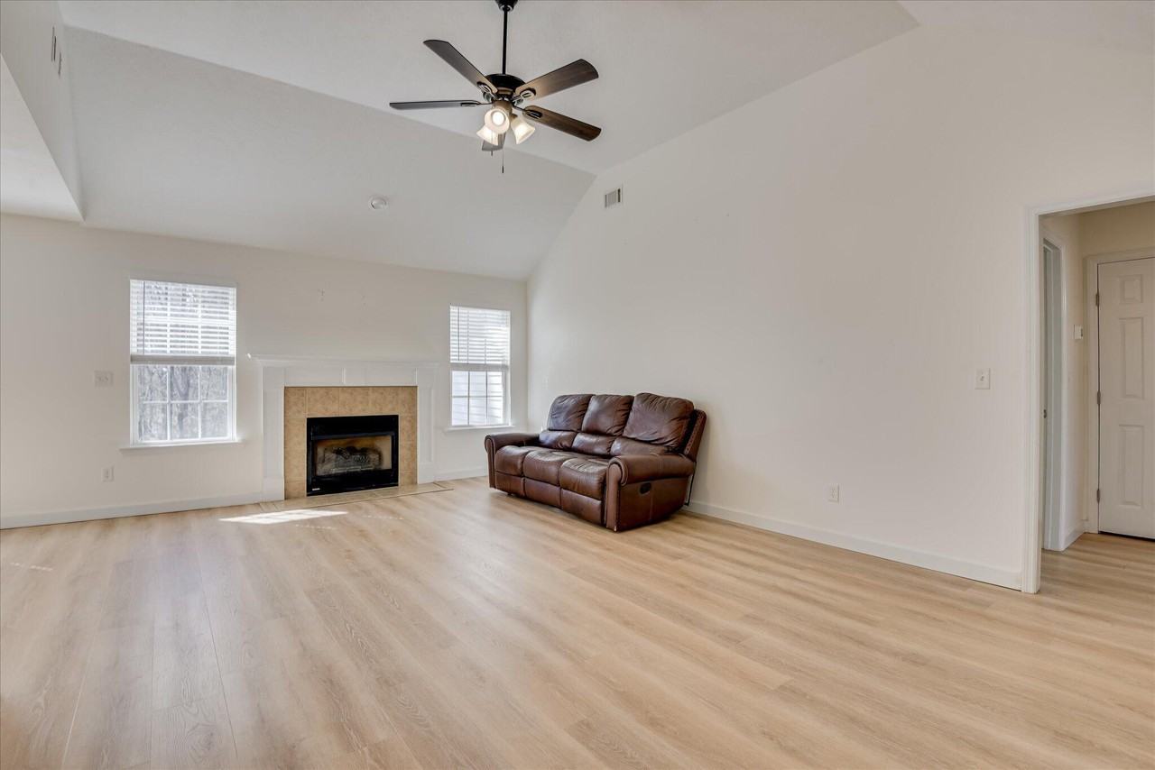 909 Watsonia Dr - Photo 3 of 35