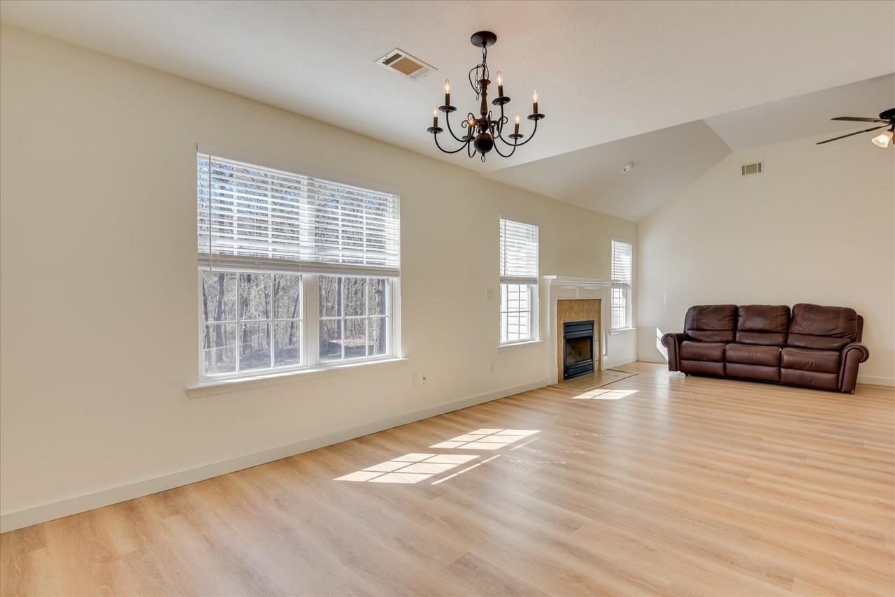 909 Watsonia Dr - Photo 7 of 35