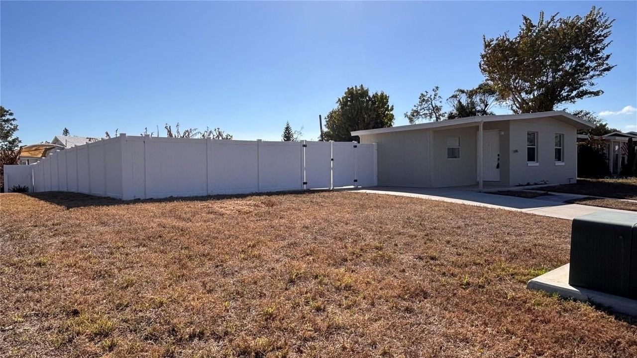 21543 Kenyon Ave - Photo 6 of 36