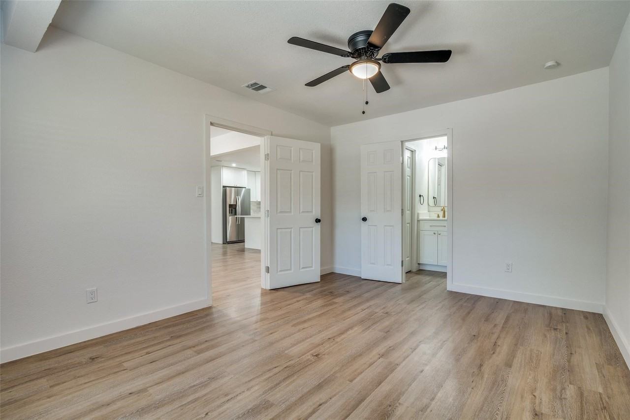 2536 Bluffton Dr - Photo 3 of 12