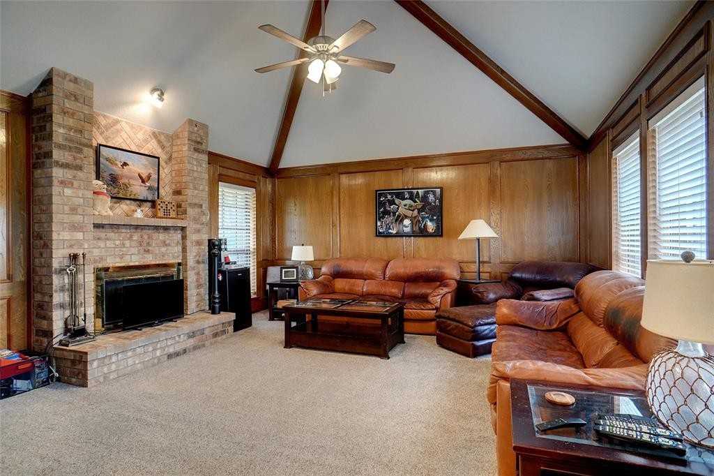 2622 Briarwood Dr - Photo 4 of 28