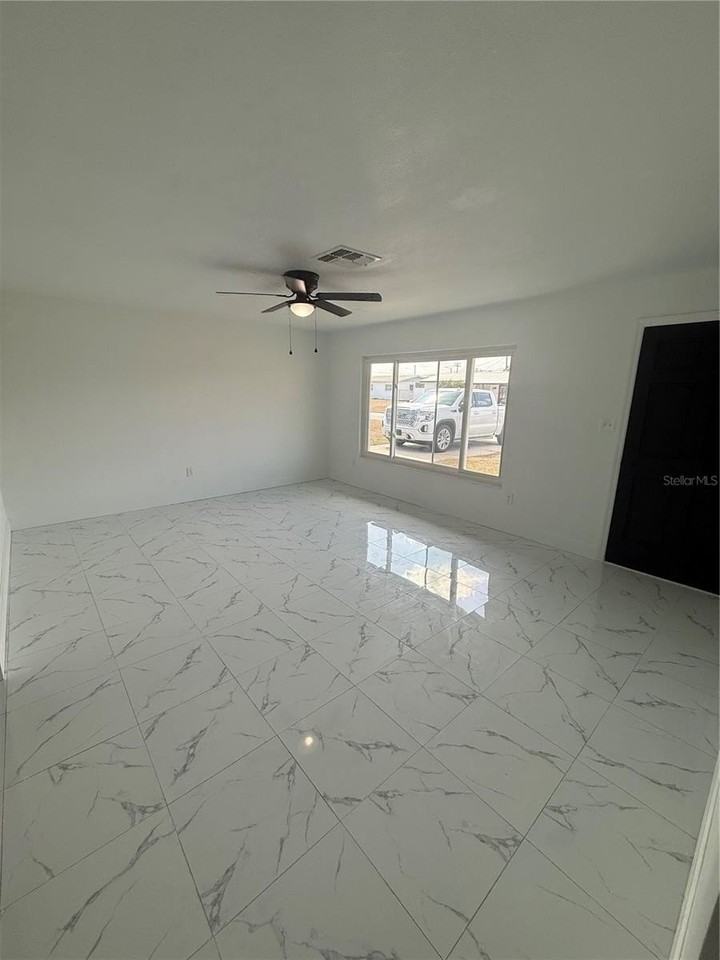 2717 Kathryn Ave - Photo 3 of 11