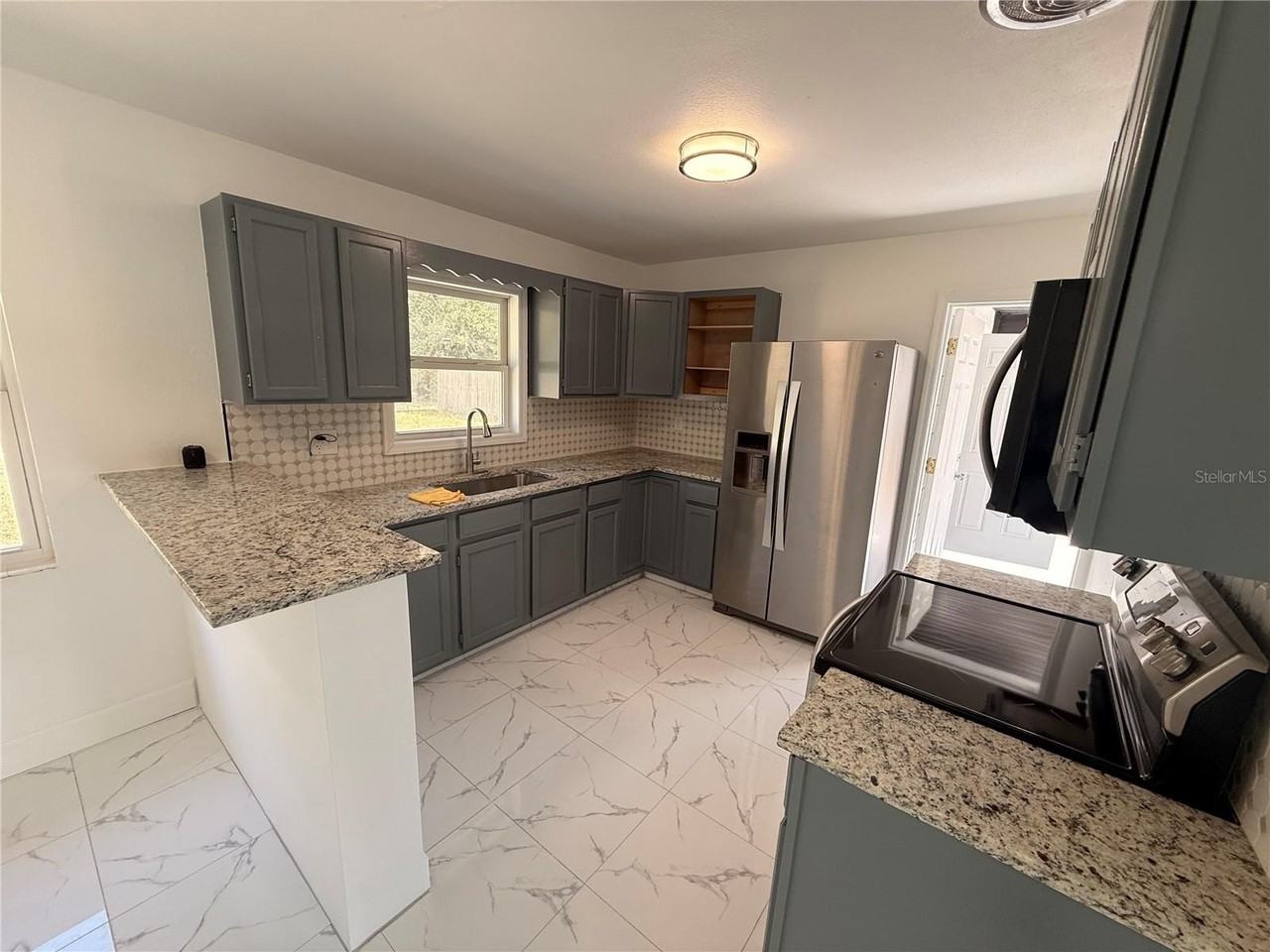 2717 Kathryn Ave - Photo 5 of 11