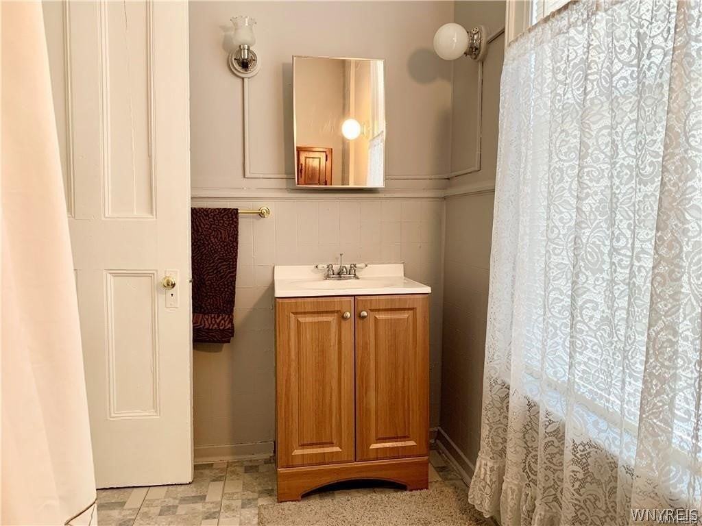 2449 Delaware Ave - Photo 7 of 10