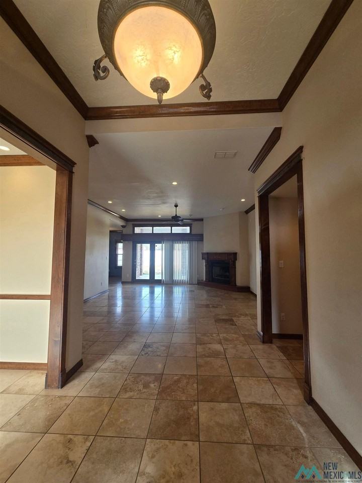 108 Savannah Ct - Photo 2 of 19