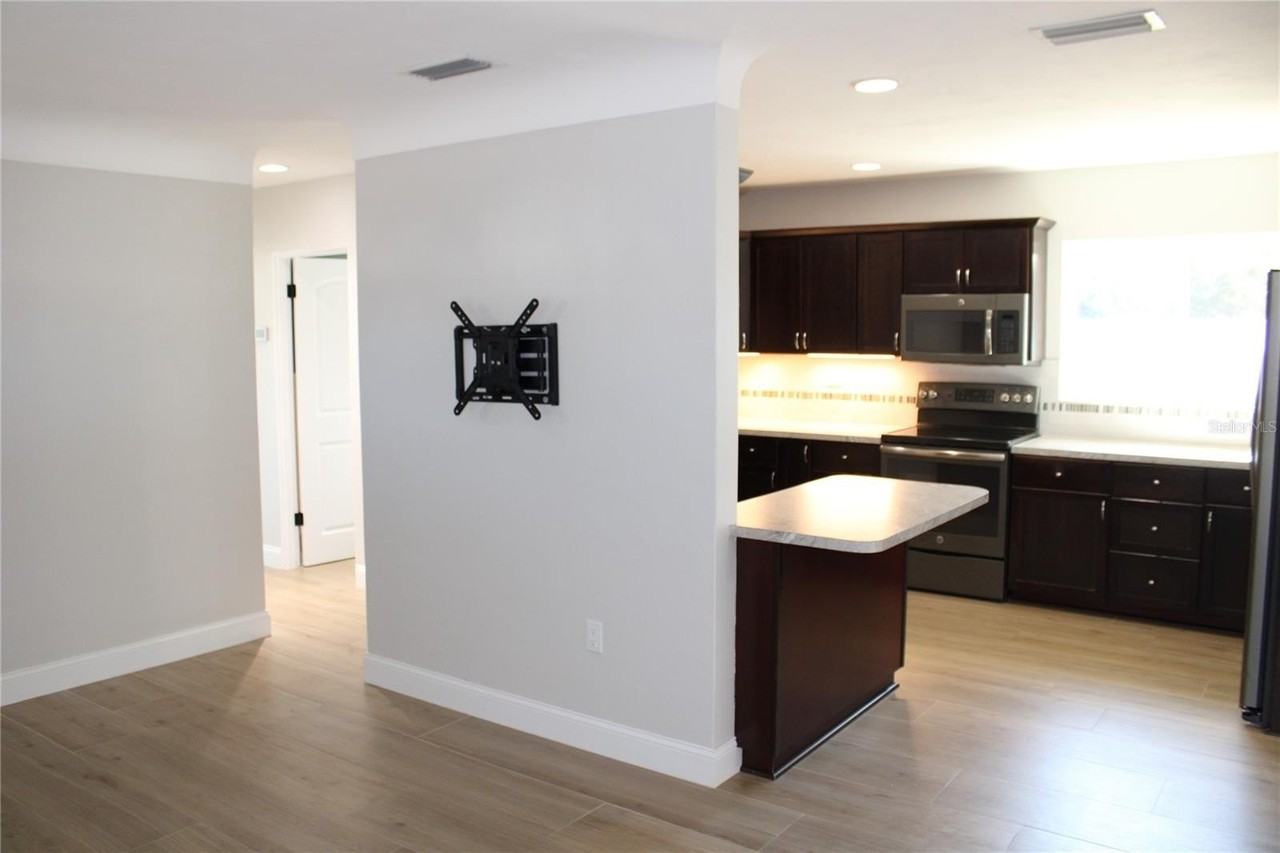 5984 47th Ave N - Photo 3 of 27