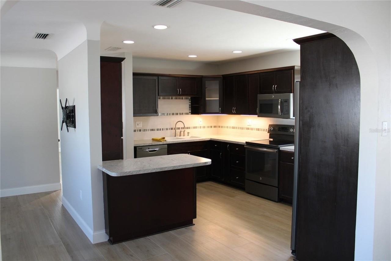 5984 47th Ave N - Photo 4 of 27