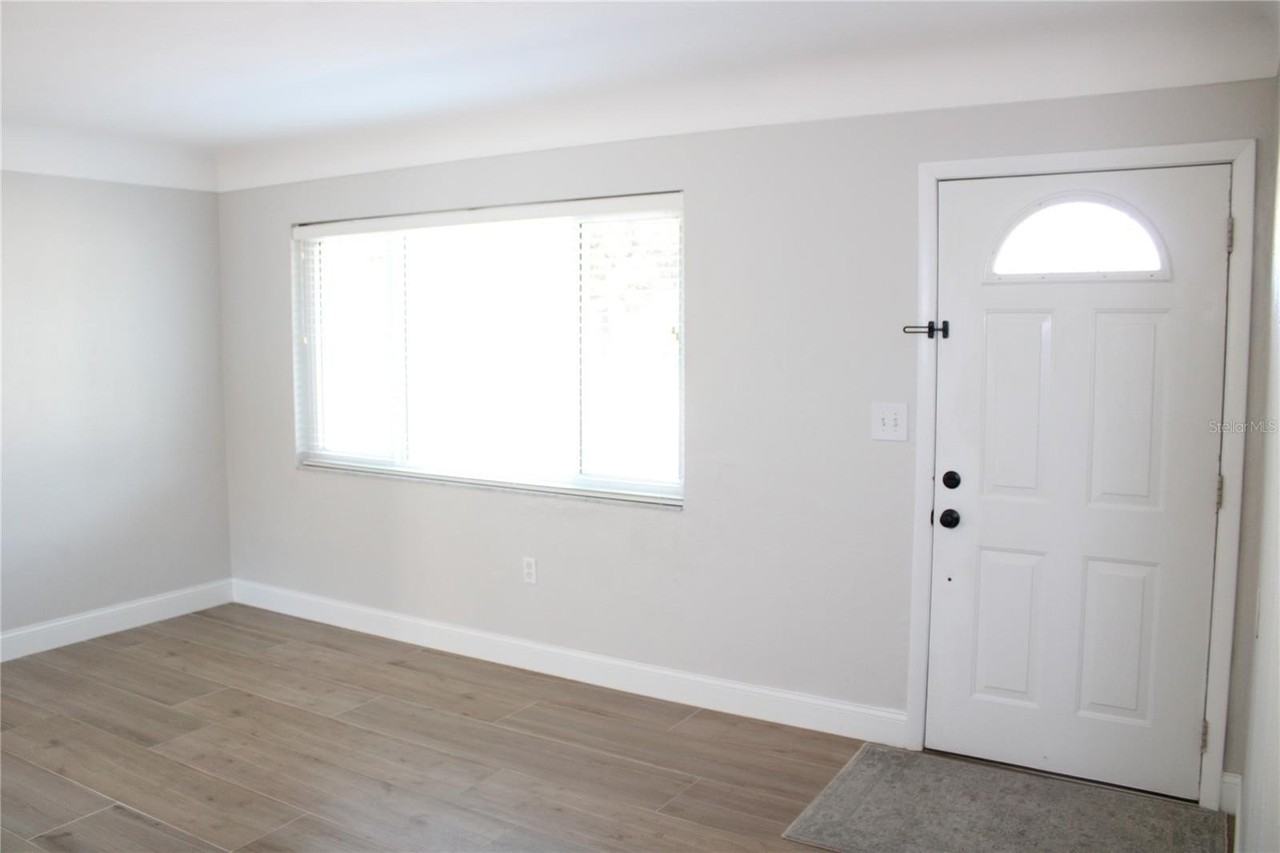 5984 47th Ave N - Photo 5 of 27