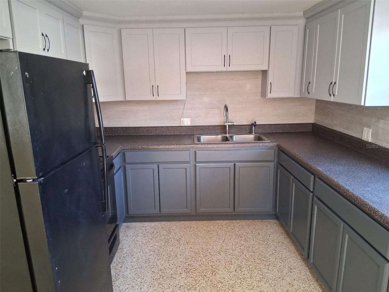 10713 Mcintosh Rd - Photo 2 of 9