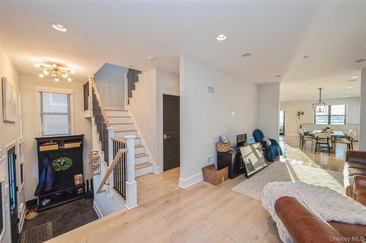 400 Shore Rd - Photo 4 of 28