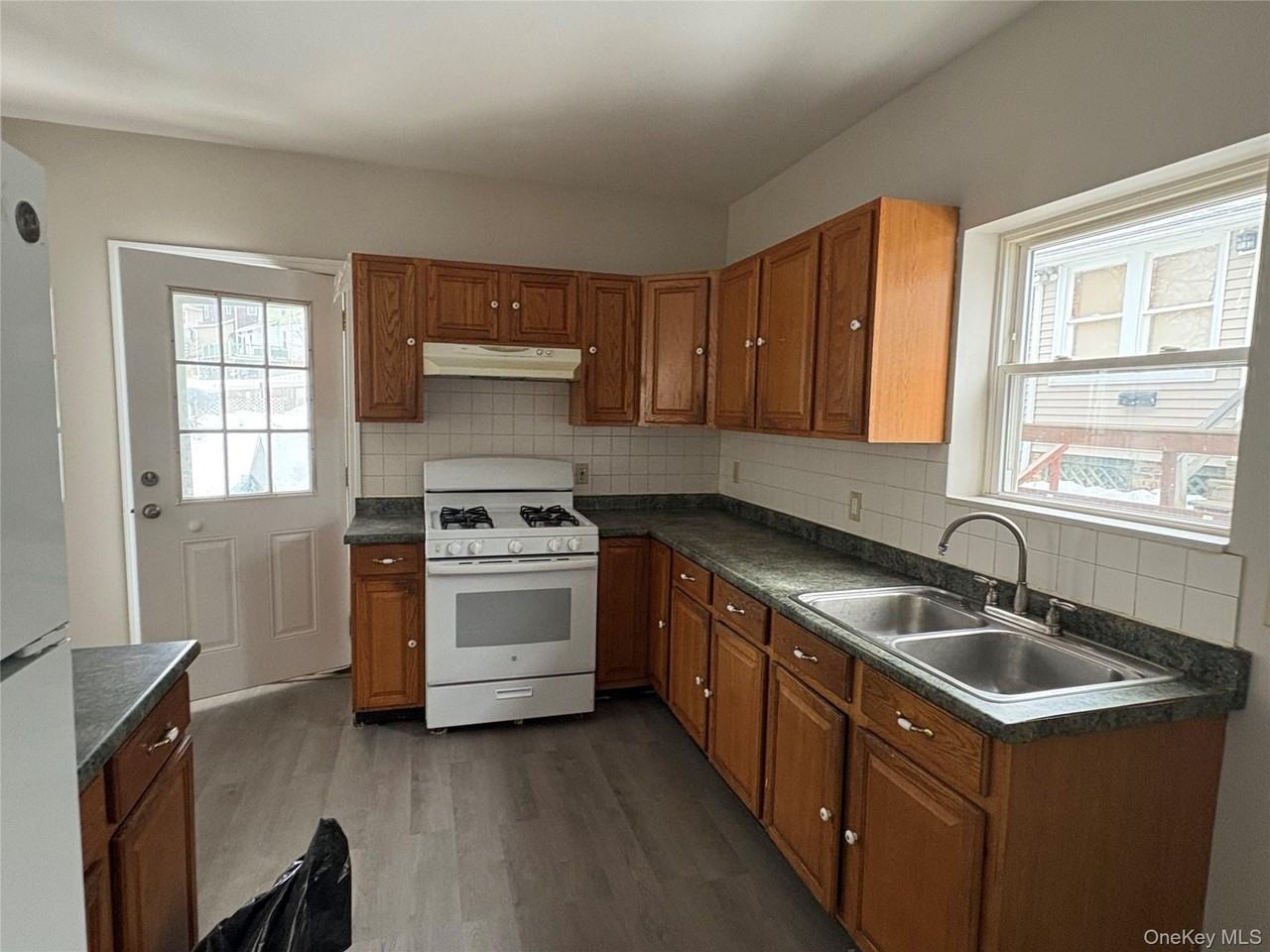 56 Wisner Ave - Photo 2 of 11