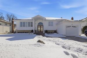 featured image of 716 Park Ln