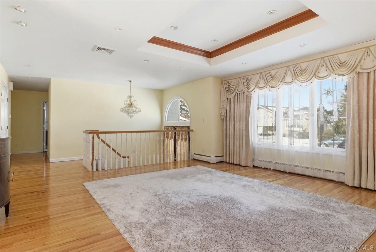 716 Park Ln - Photo 3 of 22