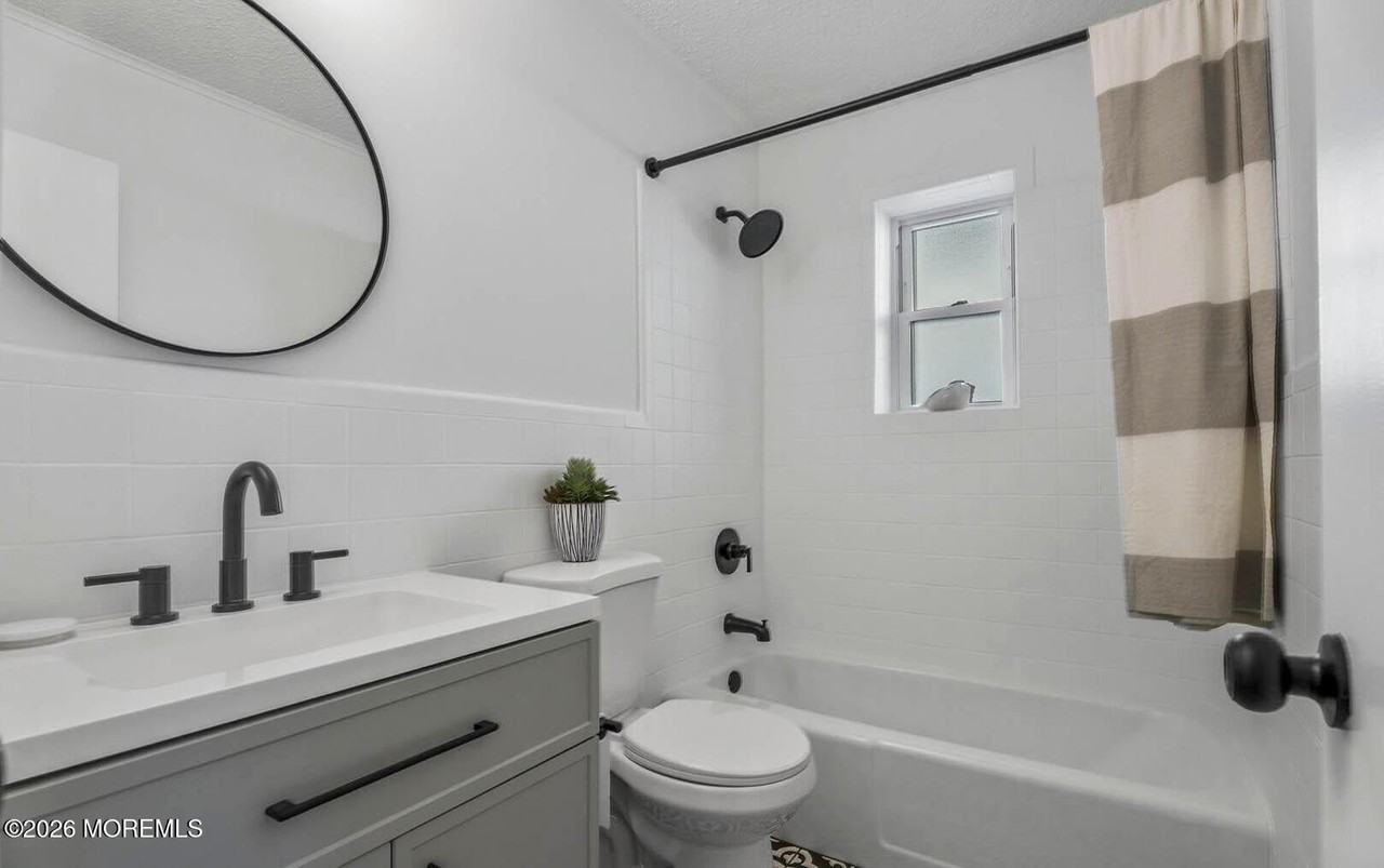 455 Ocean Blvd Apt 27 #27 - Photo 6 of 9