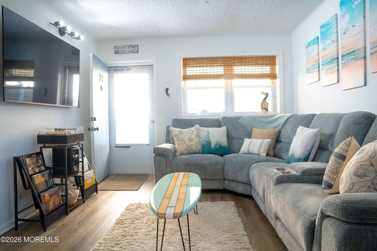 455 Ocean Blvd Apt 27 #27 - Photo 7 of 9