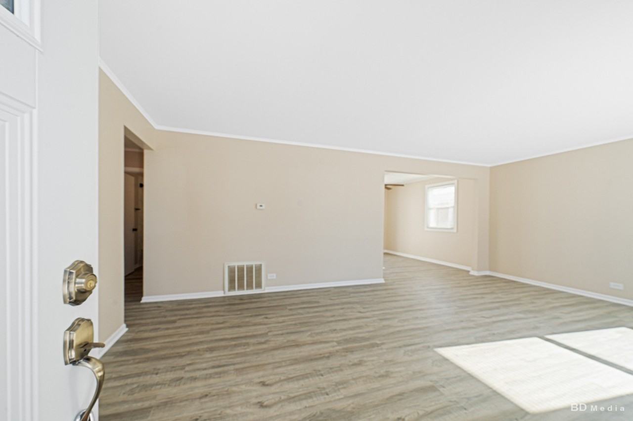 17555 Howe Ave - Photo 3 of 37