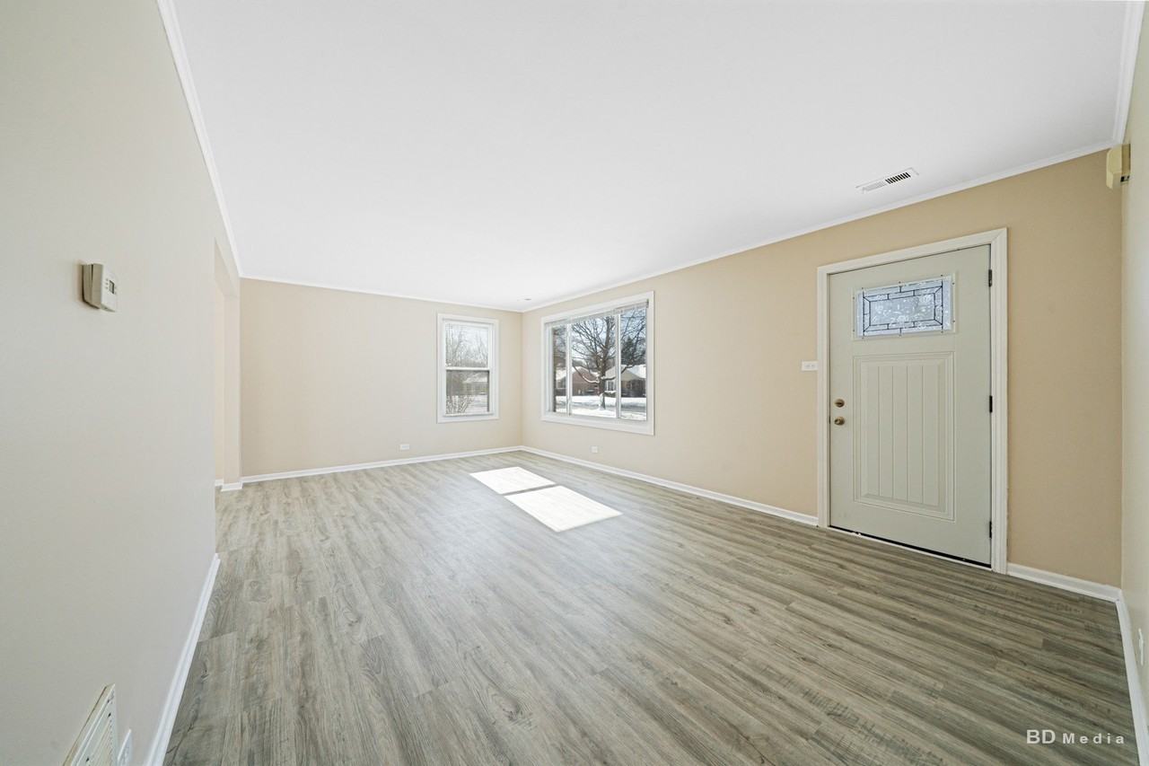 17555 Howe Ave - Photo 4 of 37