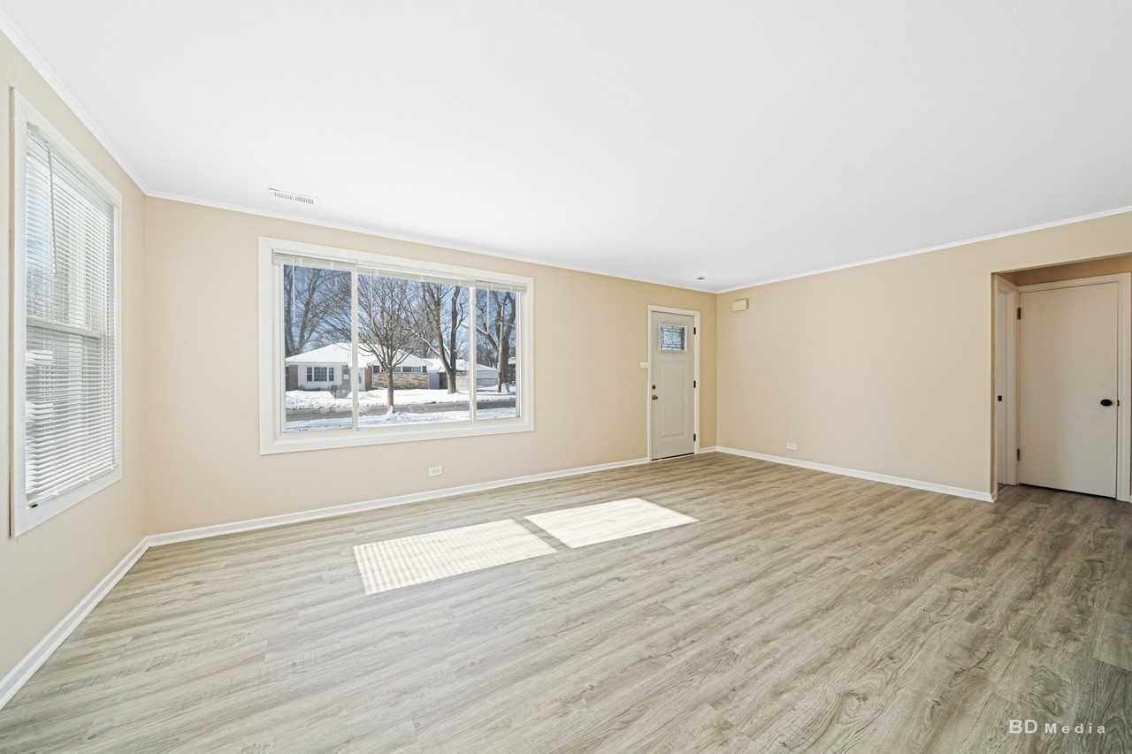 17555 Howe Ave - Photo 5 of 37