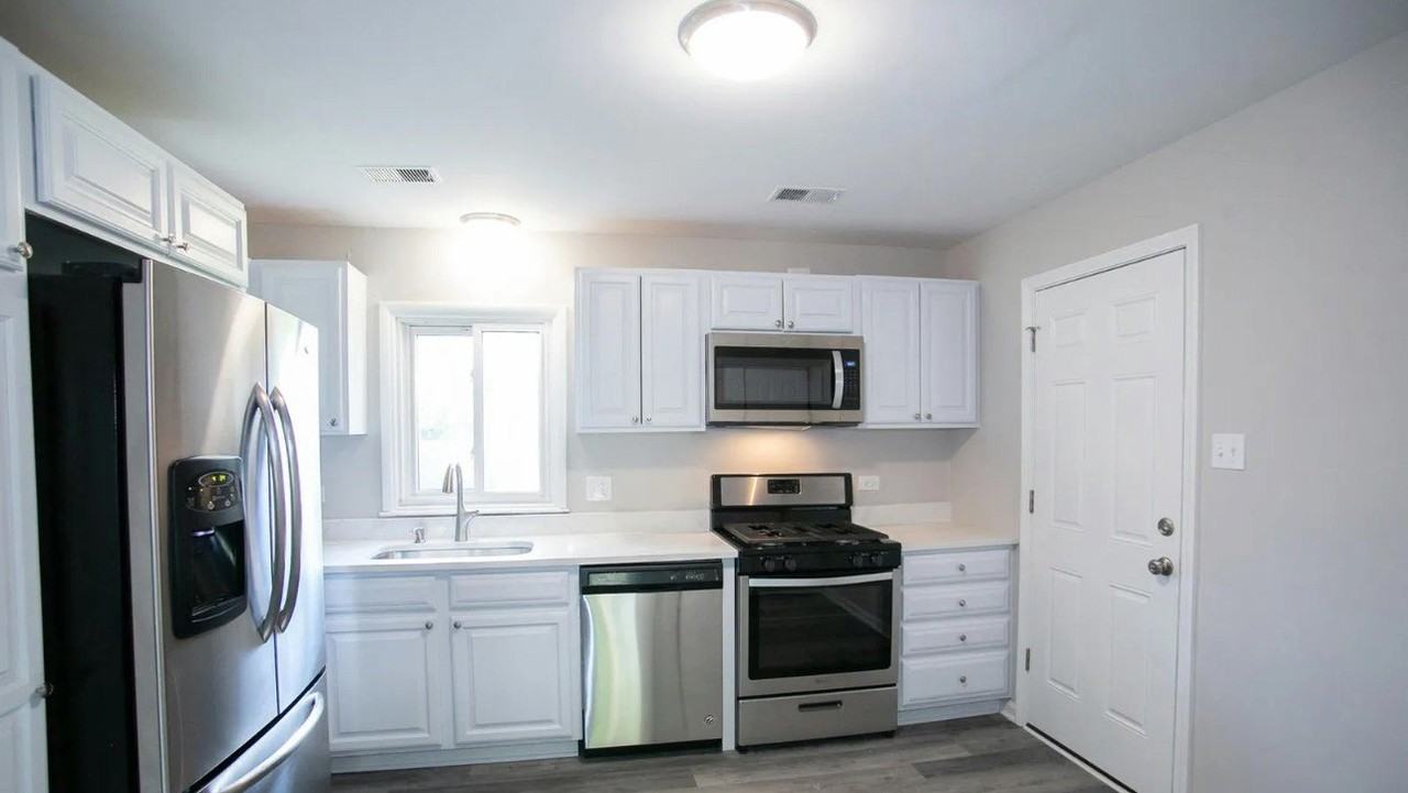 805 Central Ave - Photo 3 of 3