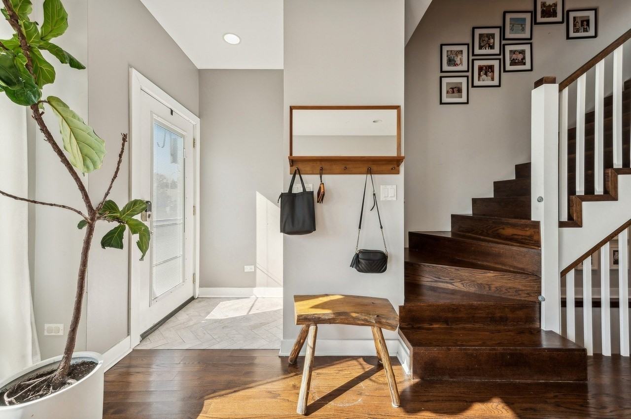 4612 W Addison St - Photo 2 of 20