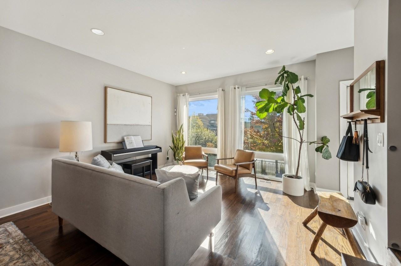 4612 W Addison St - Photo 3 of 20