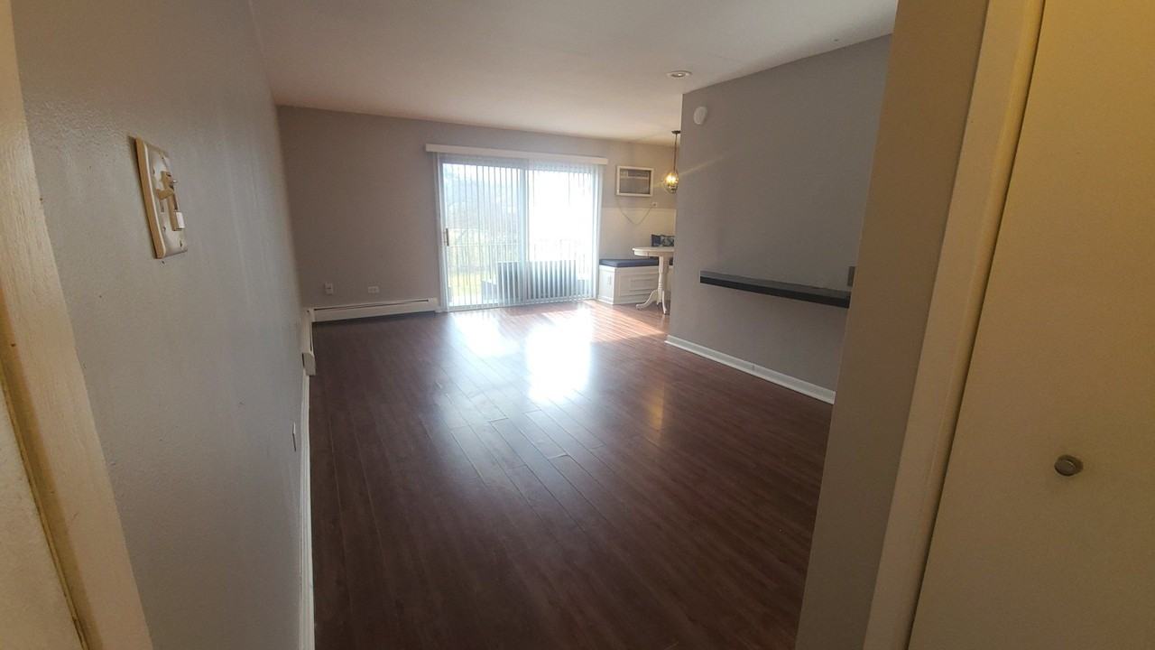 5739 129th St Apt 2c #2C - Photo 2 of 11