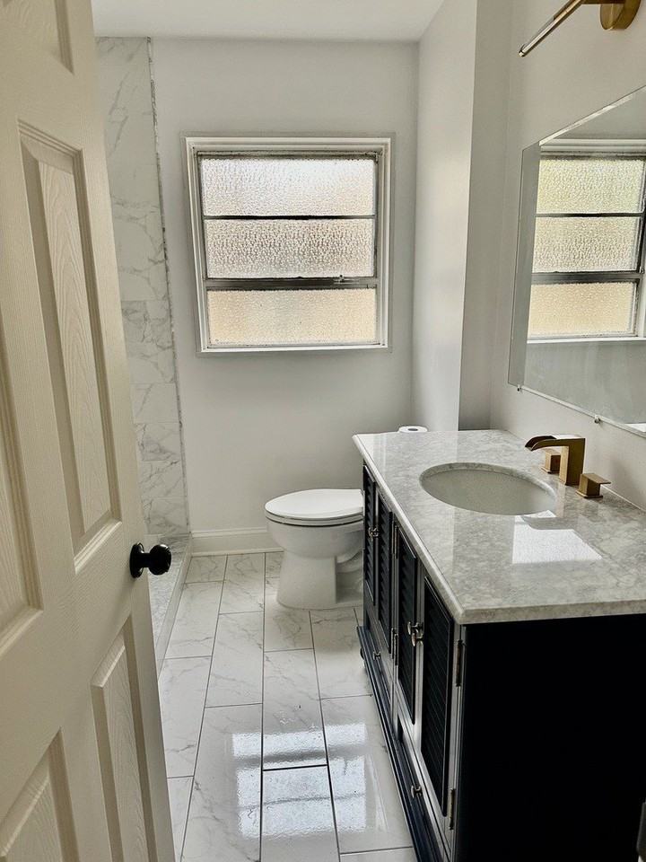 938 Hemlock St - Photo 3 of 8