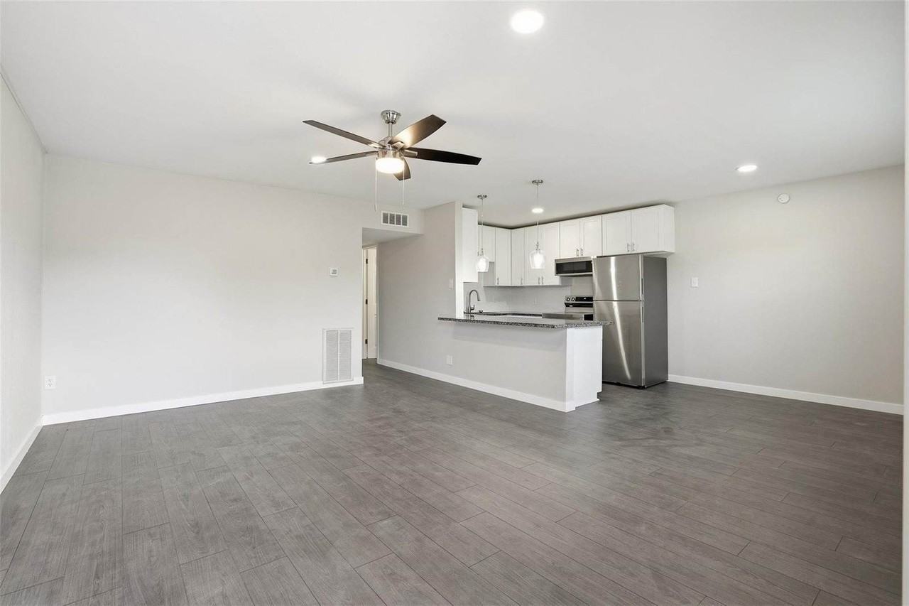 201 S Kansas Ave #G - Photo 3 of 20