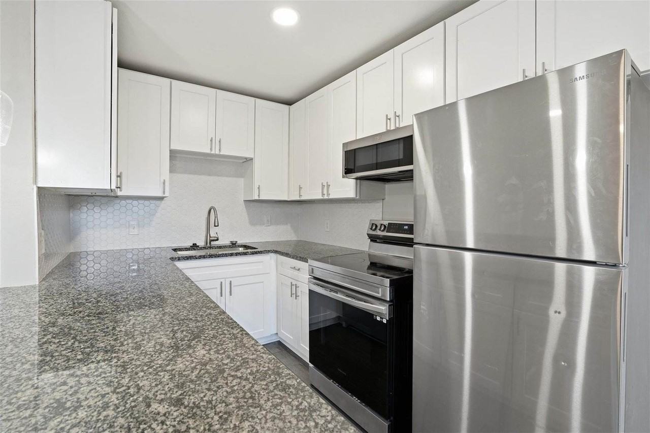 201 S Kansas Ave #G - Photo 6 of 20