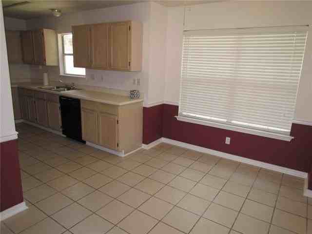 605 Armand St - Photo 6 of 18