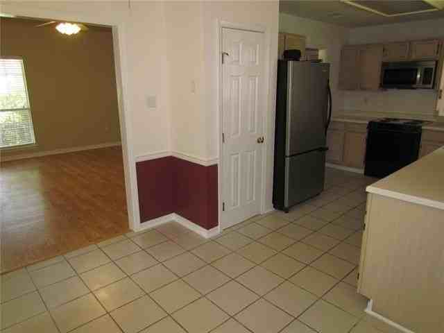 605 Armand St - Photo 7 of 18