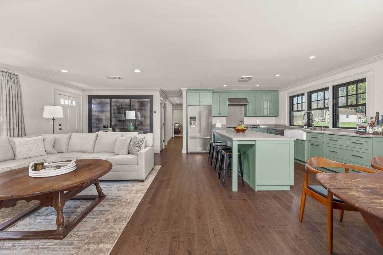 1487 Hollow Rd - Photo 3 of 16