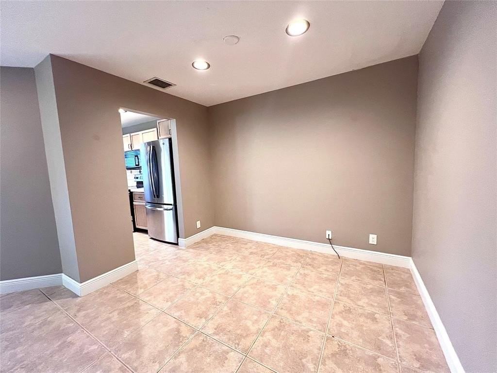 2246 Discovery Cir W - Photo 7 of 38