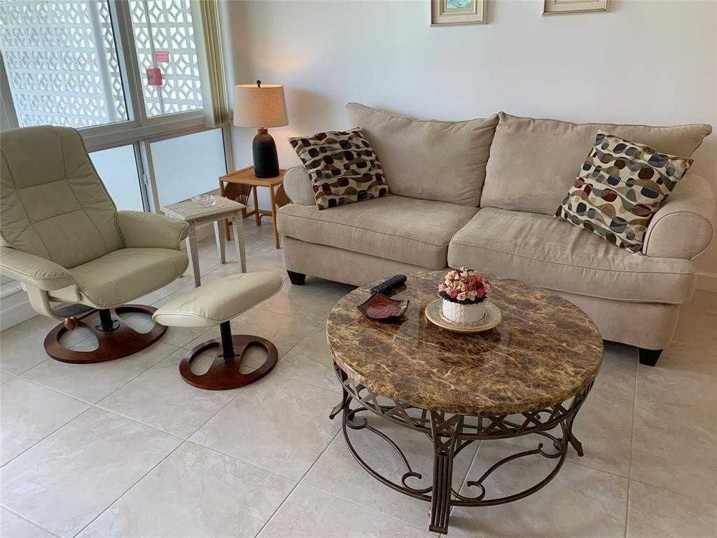 3205 Se 7th St #201 - Photo 3 of 25