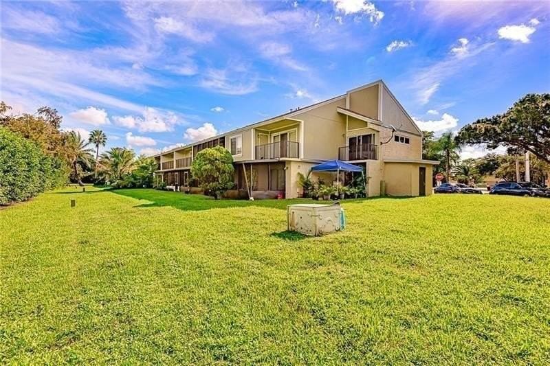 8131 Lagos De Campo Blvd #K1 - Photo 4 of 31