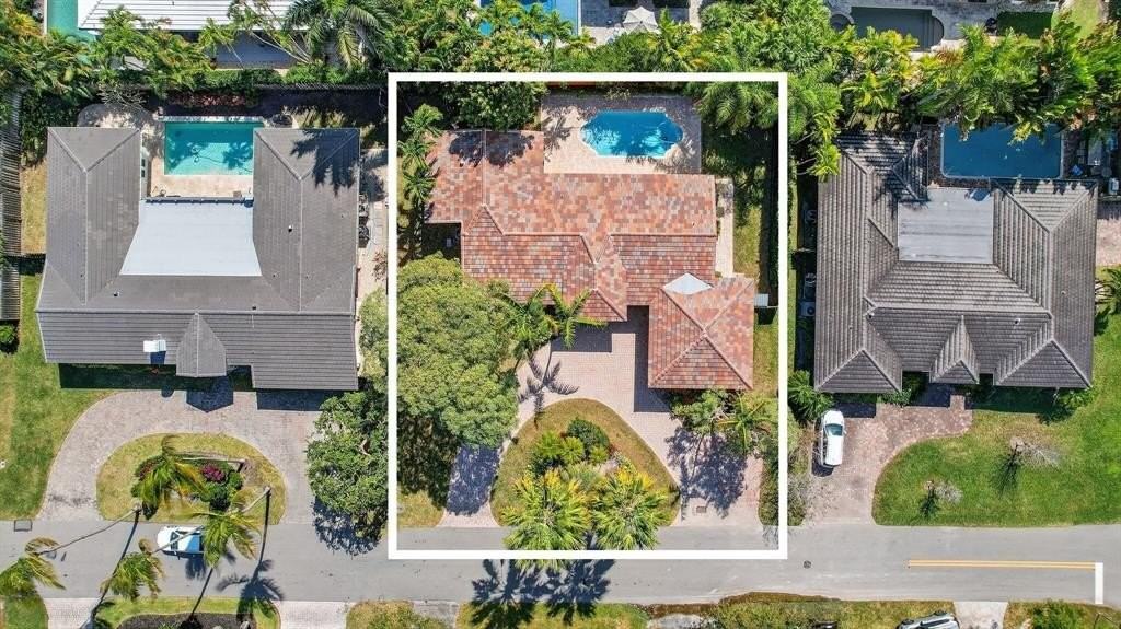 2808 Ne 22nd St - Photo 2 of 36