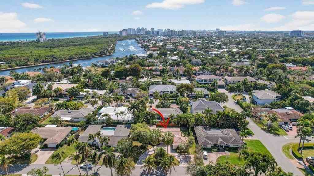 2808 Ne 22nd St - Photo 3 of 36