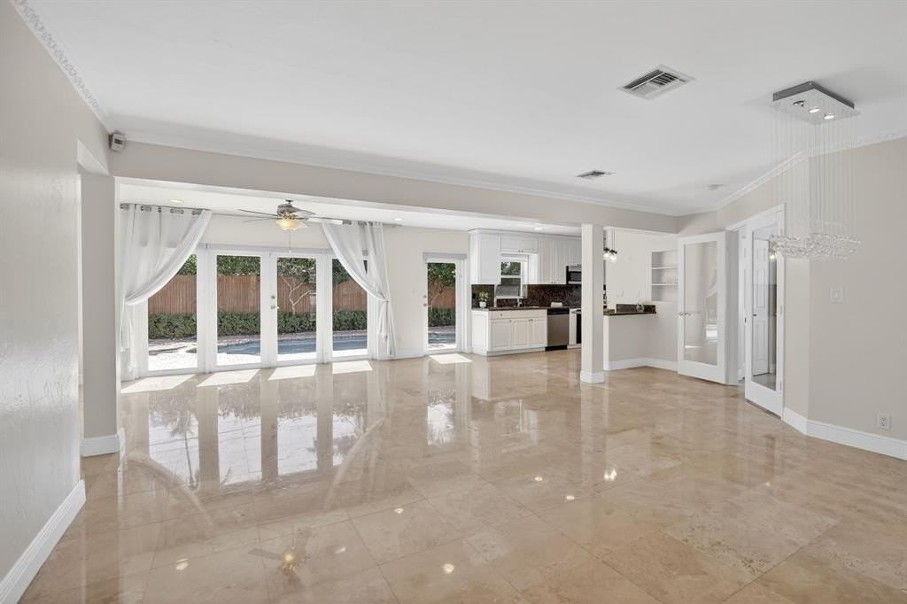 2808 Ne 22nd St - Photo 5 of 36