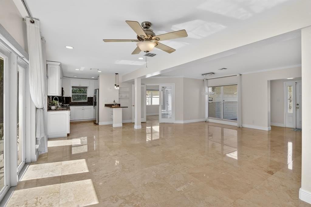 2808 Ne 22nd St - Photo 7 of 36