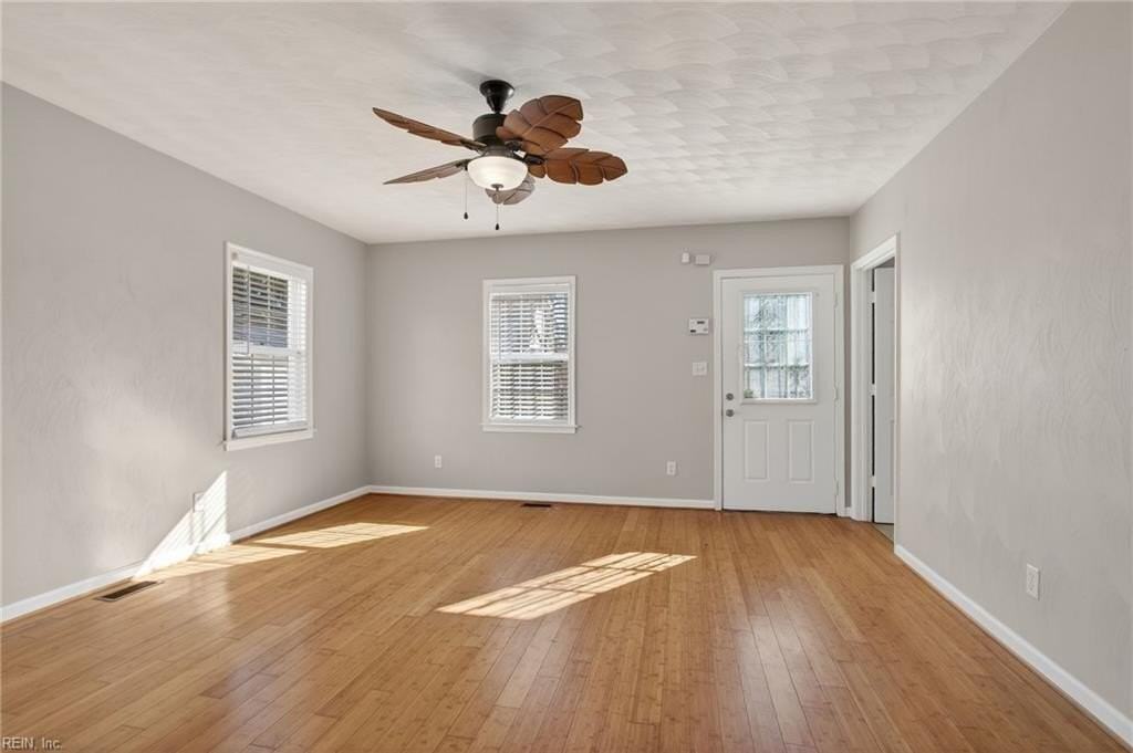 2818 Tidewater Dr - Photo 4 of 41